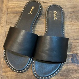 Qupid Slides Size 9